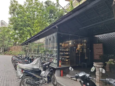 Mặt tiền Nhà sách Nhà thờ Chính tòa Hà Nội