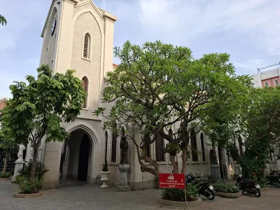 Mặt tiền Nhà thờ Hàm Long tại Hà Nội