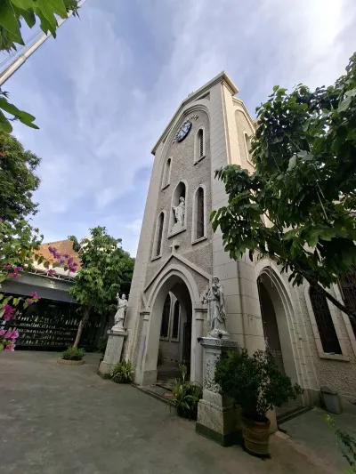 Tháp chuông Nhà thờ Hàm Long