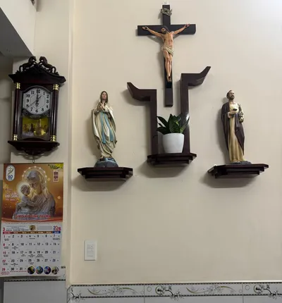 Ảnh tượng Chúa chịu nạn Filumena được đặt trong bàn thờ gia đình