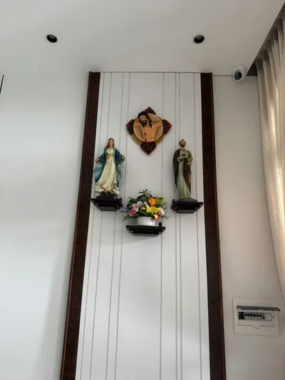 Ảnh tượng Đức Mẹ Bồng Con Filumena trong không gian sống thật
