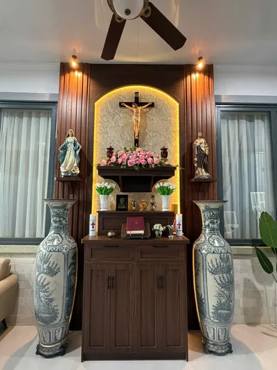 Toàn cảnh tượng Công giáo Filumena trong phòng khách gia đình tại Xuân Lộc