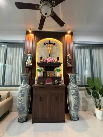 Góc cầu nguyện gia đình tại Xuân Lộc với bộ tượng bàn thờ Chúa 60 cm