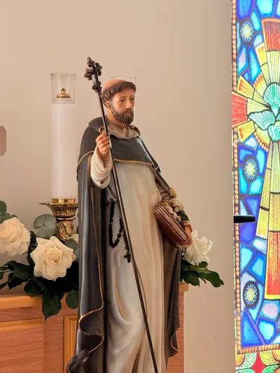 Ảnh khách gửi tượng Thánh Đa Minh Filumena trong không gian gia đình