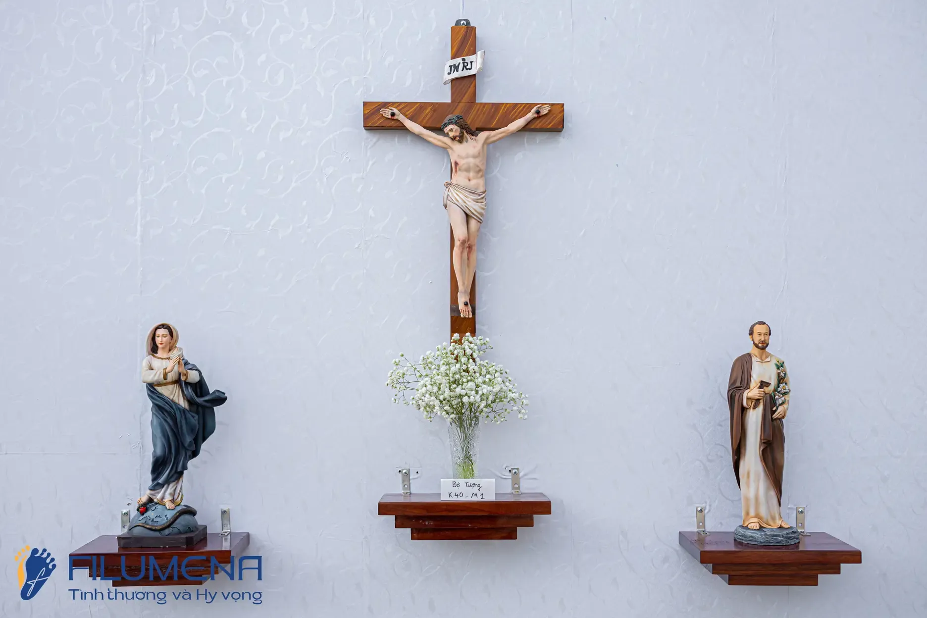 Bàn thờ Chúa và gia tiên tại Thanh Hóa