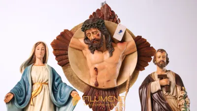 Một số góc nhìn của bàn thờ Chúa 50 cm màu cổ điển để gia đình hình dung vị trí đặt phù hợp trong nhà.