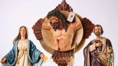 Một số góc nhìn của bàn thờ Chúa 50 cm màu cổ điển để gia đình hình dung vị trí đặt phù hợp trong nhà.