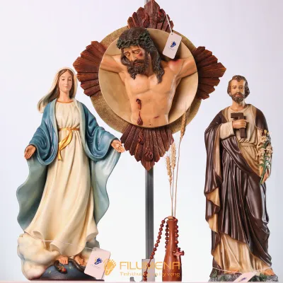 Một số góc nhìn của bàn thờ Chúa 50 cm màu cổ điển để gia đình hình dung vị trí đặt phù hợp trong nhà.