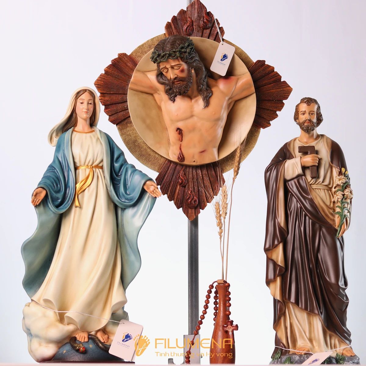 Bộ tượng bàn thờ Chúa 50 cm với phù điêu Chúa chịu nạn với bầu khí cầu nguyện gia đình