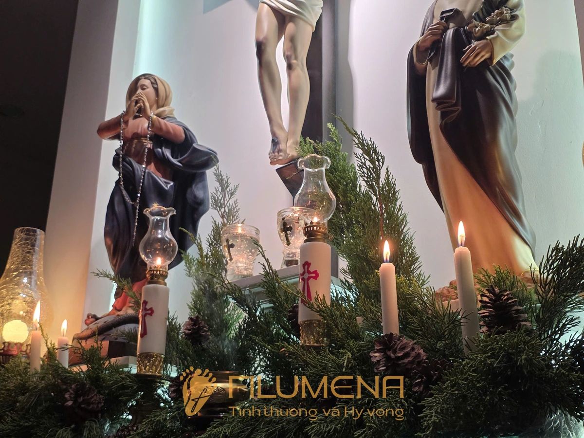 Tượng Mẹ Maria tại VN. Tượng Công giáo Filumena là tượng của Tình thương và Hy vọng. Bản quyền các tác phẩm tượng Công giáo thuộc về Filumena Art, Cộng hòa Pháp. Filumena đã sáng tác và sản xuất nhiều mẫu tượng Công giáo khác như 