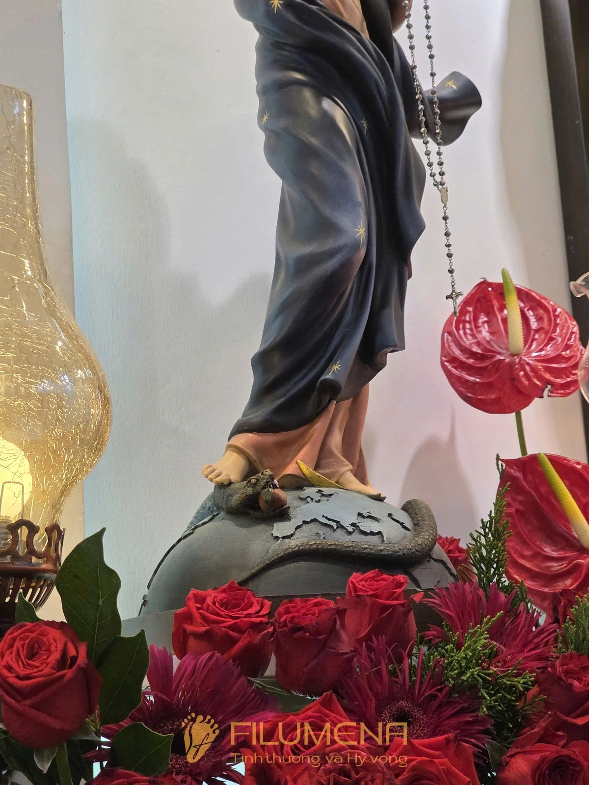 Tượng Mẹ Maria tại VN. Tượng Công giáo Filumena là tượng của Tình thương và Hy vọng. Bản quyền các tác phẩm tượng Công giáo thuộc về Filumena Art, Cộng hòa Pháp. Filumena đã sáng tác và sản xuất nhiều mẫu tượng Công giáo khác như 