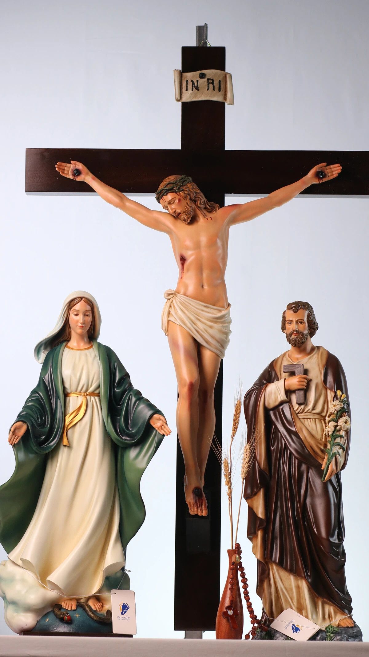 Tượng chịu nạn tại Đền thánh Martino Hố Nai. Tượng Công giáo Filumena là tượng của Tình thương và Hy vọng. Bản quyền các tác phẩm tượng Công giáo thuộc về Filumena Art, Cộng hòa Pháp. Filumena sáng tác và sản xuất nhiều mẫu tượng Công giáo khác như Bàn thờ Công giáo phòng khách, Bàn thờ Chúa phòng khách, Tượng công giáo đẹp, Tượng công giáo mini, Tượng chuộc tội