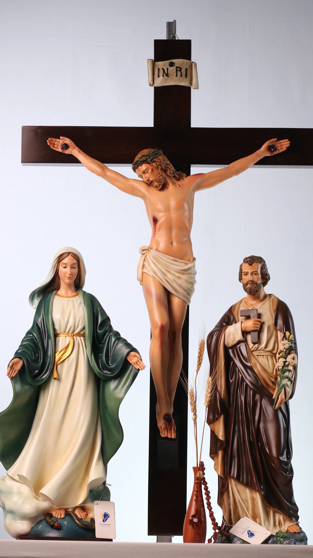 Tượng chịu nạn tại Mỹ. Tượng Công giáo Filumena là tượng của Tình thương và Hy vọng. Bản quyền các tác phẩm tượng Công giáo thuộc về Filumena Art, Cộng hòa Pháp. Filumena sáng tác và sản xuất nhiều mẫu tượng Công giáo khác như Tượng Đức Mẹ để xe ô tô, Bàn thờ Công giáo, Bàn thờ Công giáo, Bàn thờ Chúa và gia tiên, Bàn thờ Chúa - tượng Công giáo Filumena