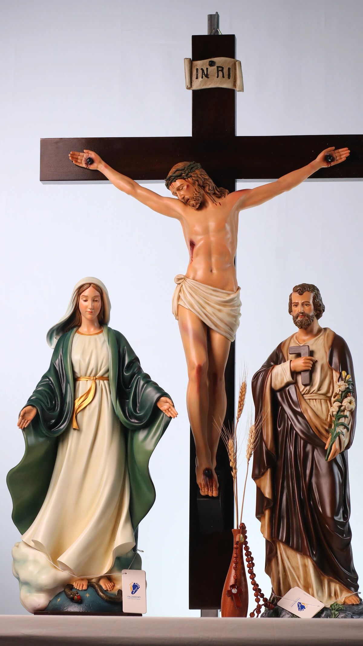 Tượng chịu nạn tại Đền thánh Martino Hố Nai. Tượng Công giáo Filumena là tượng của Tình thương và Hy vọng. Bản quyền các tác phẩm tượng Công giáo thuộc về Filumena Art, Cộng hòa Pháp. Filumena sáng tác và sản xuất nhiều mẫu tượng Công giáo khác như Bàn thờ Công giáo phòng khách, Bàn thờ Chúa phòng khách, Tượng công giáo đẹp, Tượng công giáo mini, Tượng chuộc tội