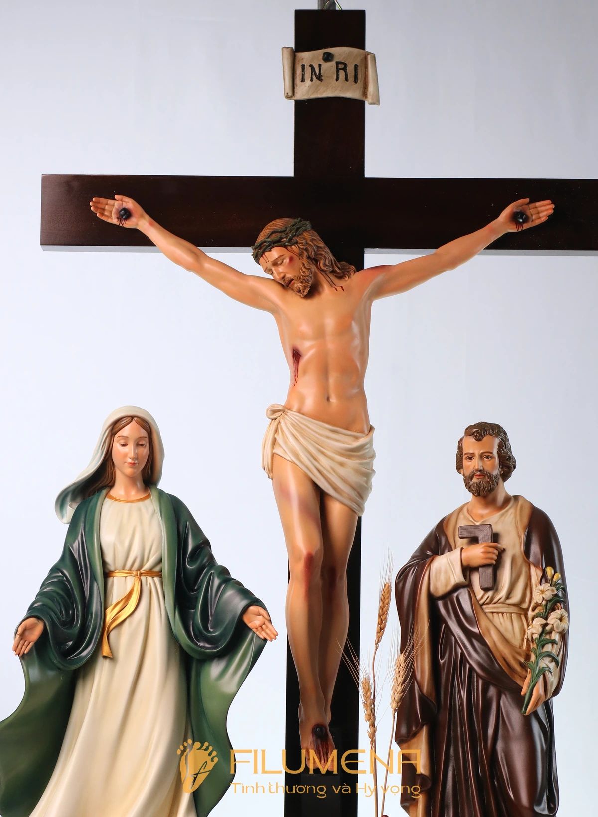 Bàn thờ Chúa tại Hố Nai. Tượng Công giáo Filumena là tượng của Tình thương và Hy vọng. Bản quyền các tác phẩm tượng Công giáo thuộc về Filumena Art, Cộng hòa Pháp. Filumena sáng tác và sản xuất nhiều mẫu tượng Công giáo khác như Tượng Đức Mẹ Lộ Đức, Tượng Đức Mẹ, Tượng Mẹ Maria, Tượng Đức Mẹ để xe hơi, Tượng Đức Mẹ để xe ô tô