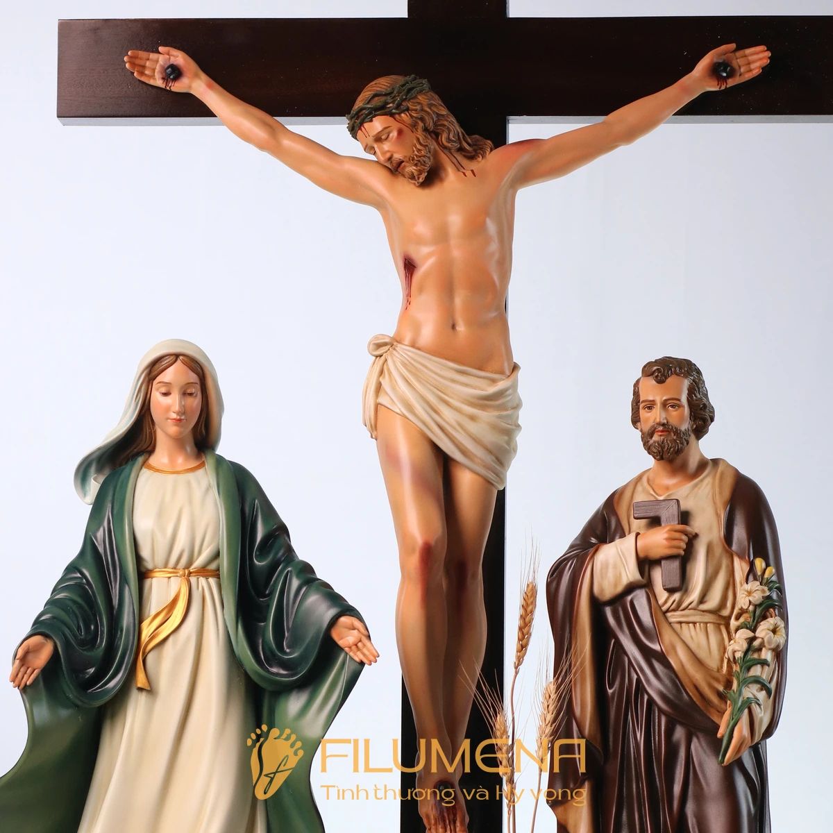 Bàn thờ Công giáo phòng khách tại Nhà sách Dòng Chúa Cứu Thế. Tượng Công giáo Filumena là tượng của Tình thương và Hy vọng. Bản quyền các tác phẩm tượng Công giáo thuộc về Filumena Art, Cộng hòa Pháp. Filumena sáng tác và sản xuất nhiều mẫu tượng Công giáo khác như Tượng Đức Mẹ La Vang, Tượng Chúa hài đồng, Tượng Giáng sinh mini, Tượng Giáng sinh, Tượng Chúa Giáng sinh