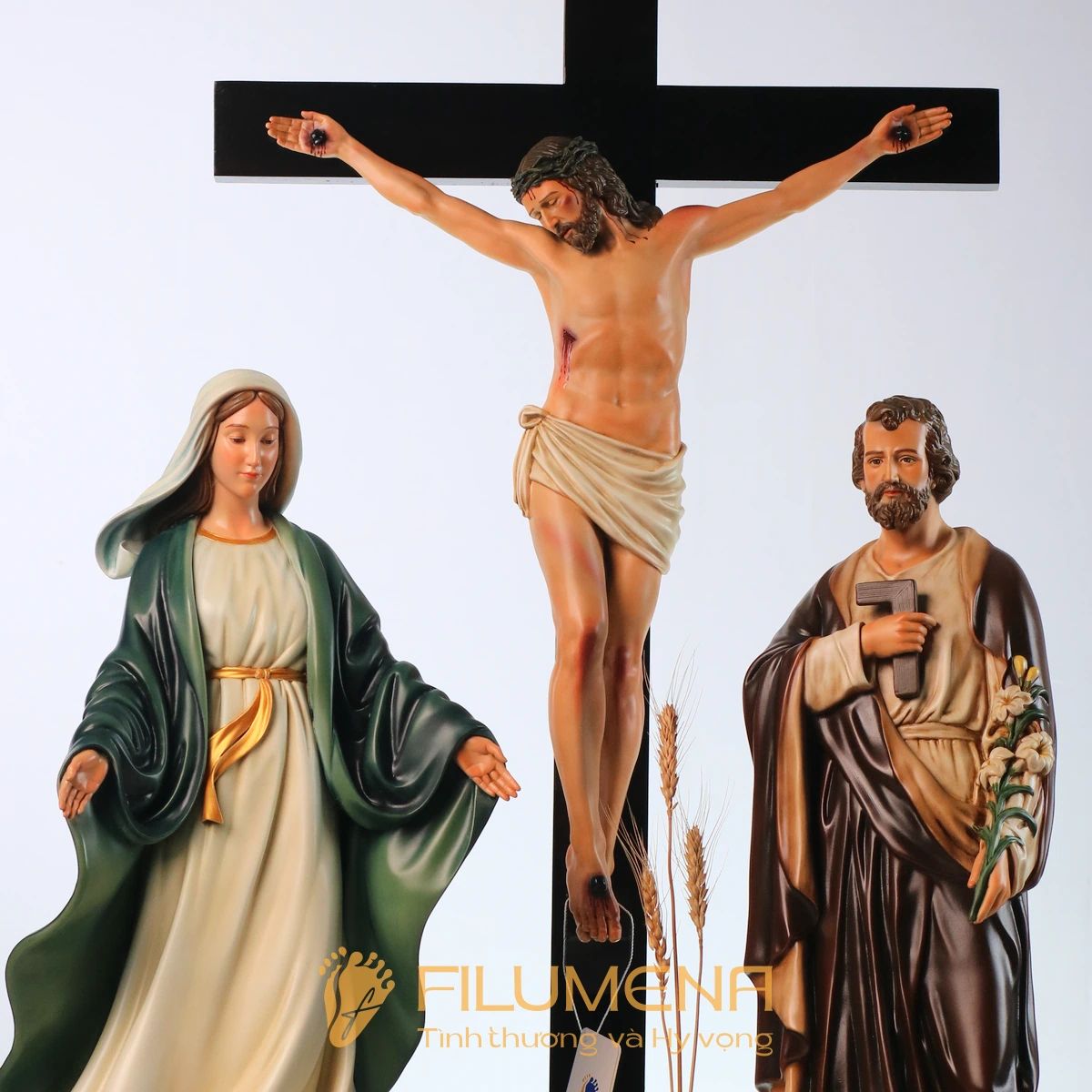 Tượng Chúa Giê-su tại Hố Nai. Tượng Công giáo Filumena là tượng của Tình thương và Hy vọng. Bản quyền các tác phẩm tượng Công giáo thuộc về Filumena Art, Cộng hòa Pháp. Filumena sáng tác và sản xuất nhiều mẫu tượng Công giáo khác như Tượng Đức Mẹ, Tượng Mẹ Maria, Tượng Đức Mẹ để xe hơi, Tượng Đức Mẹ để xe ô tô, Bàn thờ Công giáo