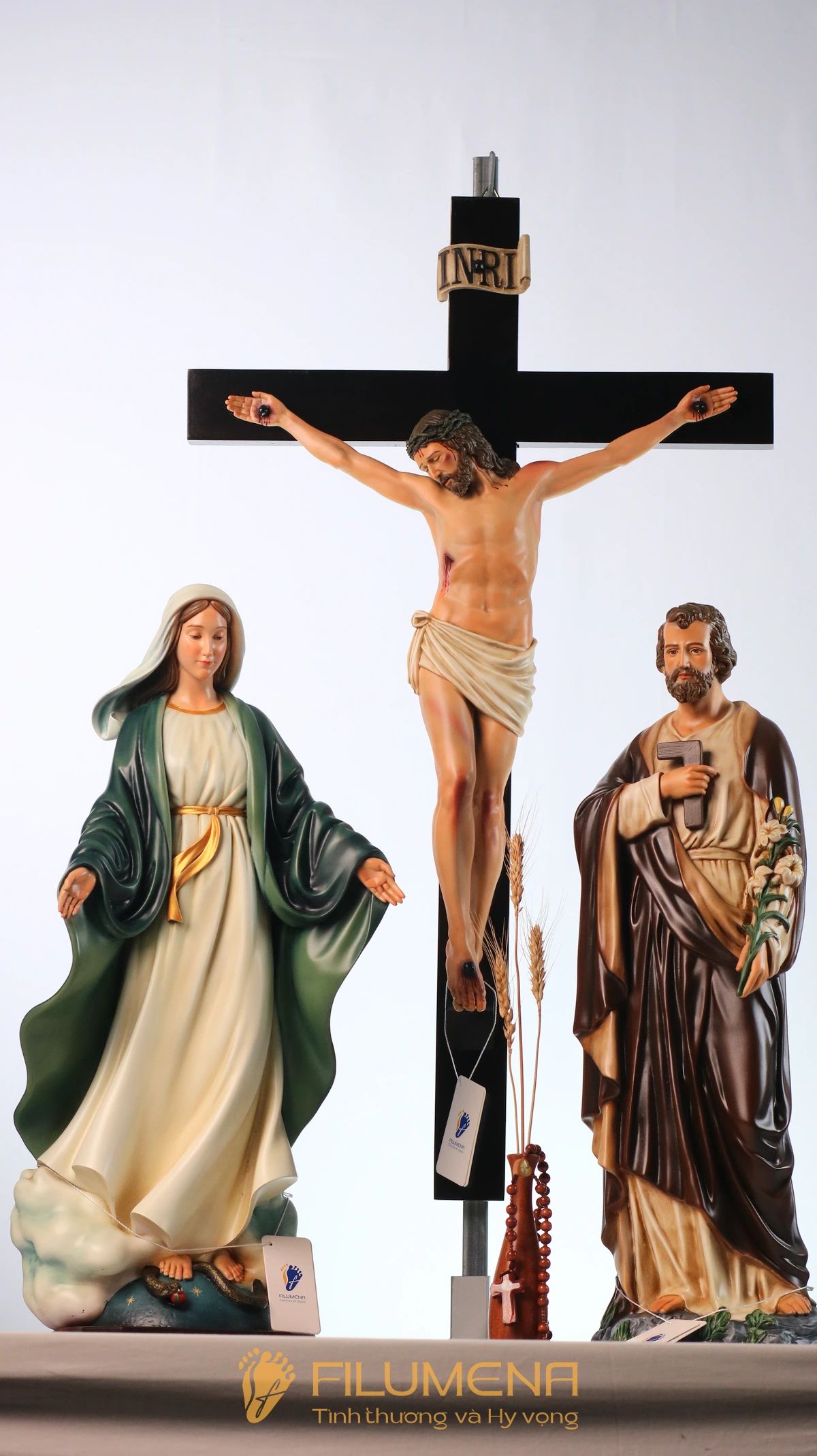 Bàn thờ Công giáo phòng khách do Filumena sáng tác và sản xuất