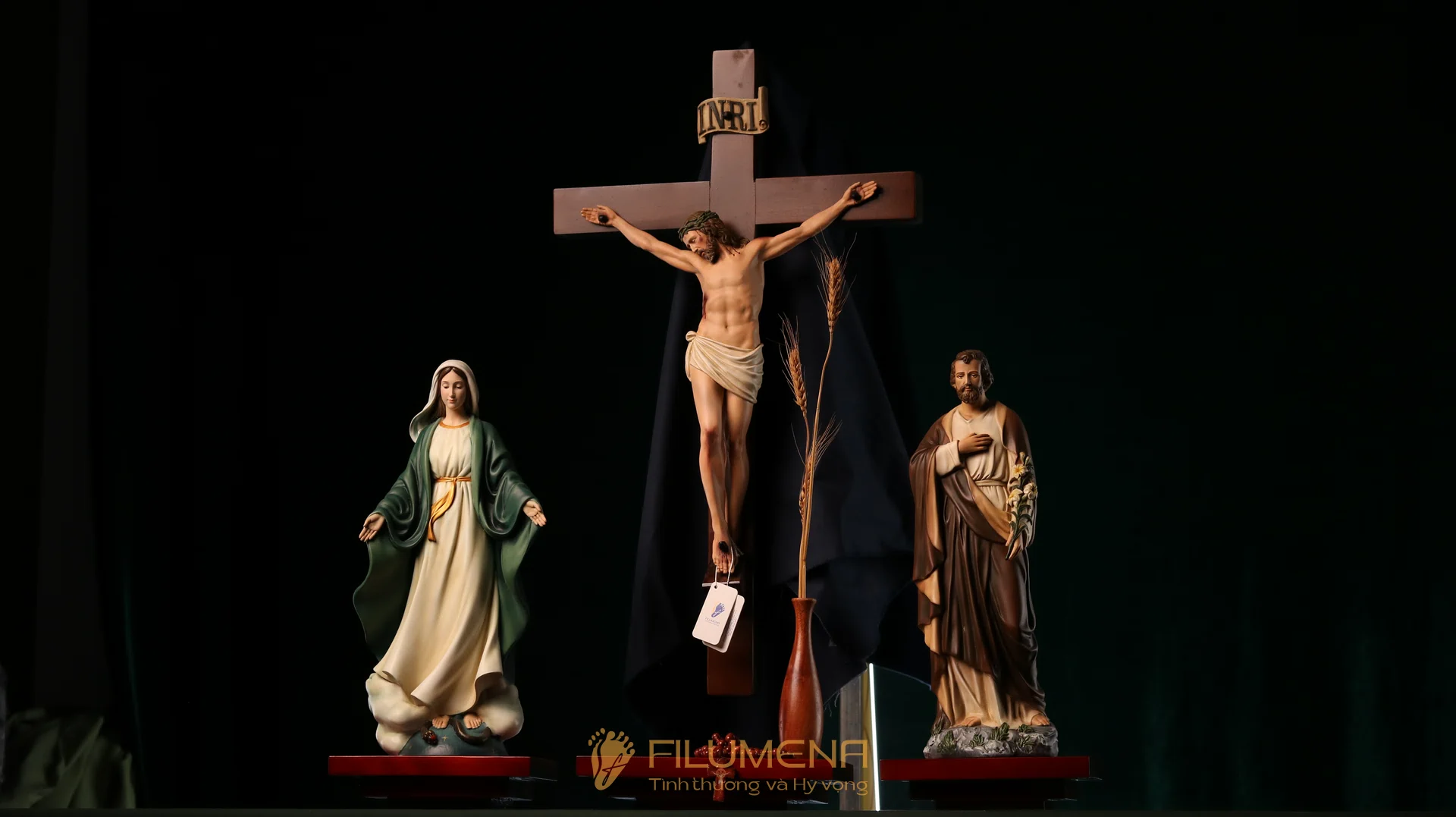 04 mẫu bàn thờ Công giáo phòng khách đẹp của Tượng Công giáo Filumena