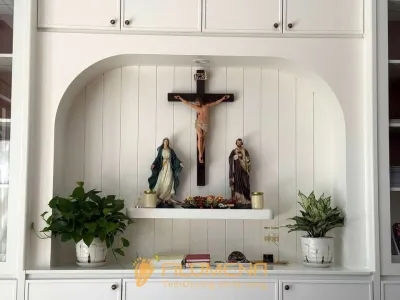 Một số hình ảnh thực tế về tượng Chúa chịu nạn trong không gian gia đình giúp người đọc hình dung rõ hơn giá trị lâu bền của món quà Công giáo này