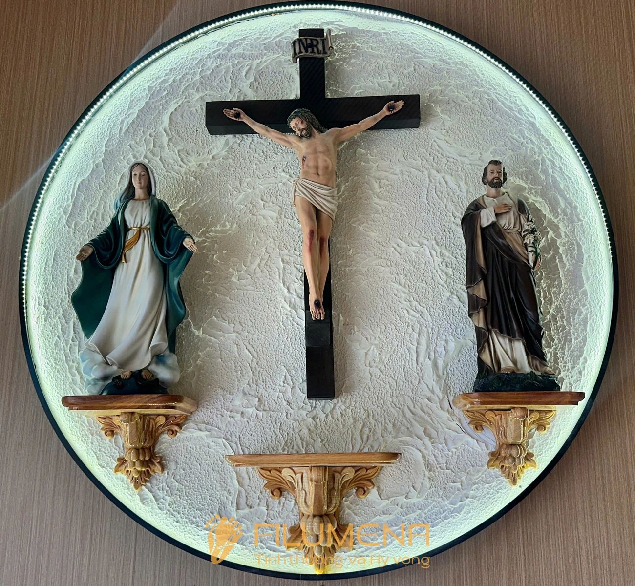 Một số góc đặt tượng Đức Mẹ trong không gian gia đình giúp người đọc hình dung rõ hơn sự khác nhau giữa bàn thờ, góc cầu nguyện và khu sinh hoạt chung