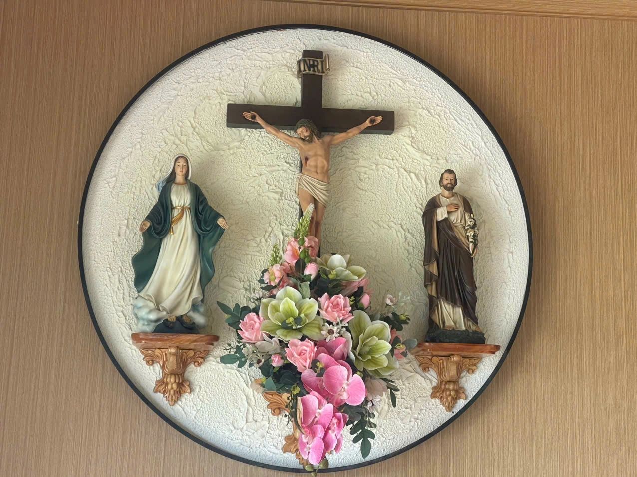 Tượng Mẹ Maria tại Nhà sách Dòng Chúa Cứu Thế. Tượng Công giáo Filumena là tượng của Tình thương và Hy vọng. Bản quyền các tác phẩm tượng Công giáo thuộc về Filumena Art, Cộng hòa Pháp. Filumena đã sáng tác và sản xuất nhiều mẫu tượng Công giáo khác như Tượng Giáng sinh, Tượng Chúa Giáng sinh, Bàn thờ Công giáo phòng khách, Bàn thờ Chúa phòng khách, Tượng công giáo đẹp