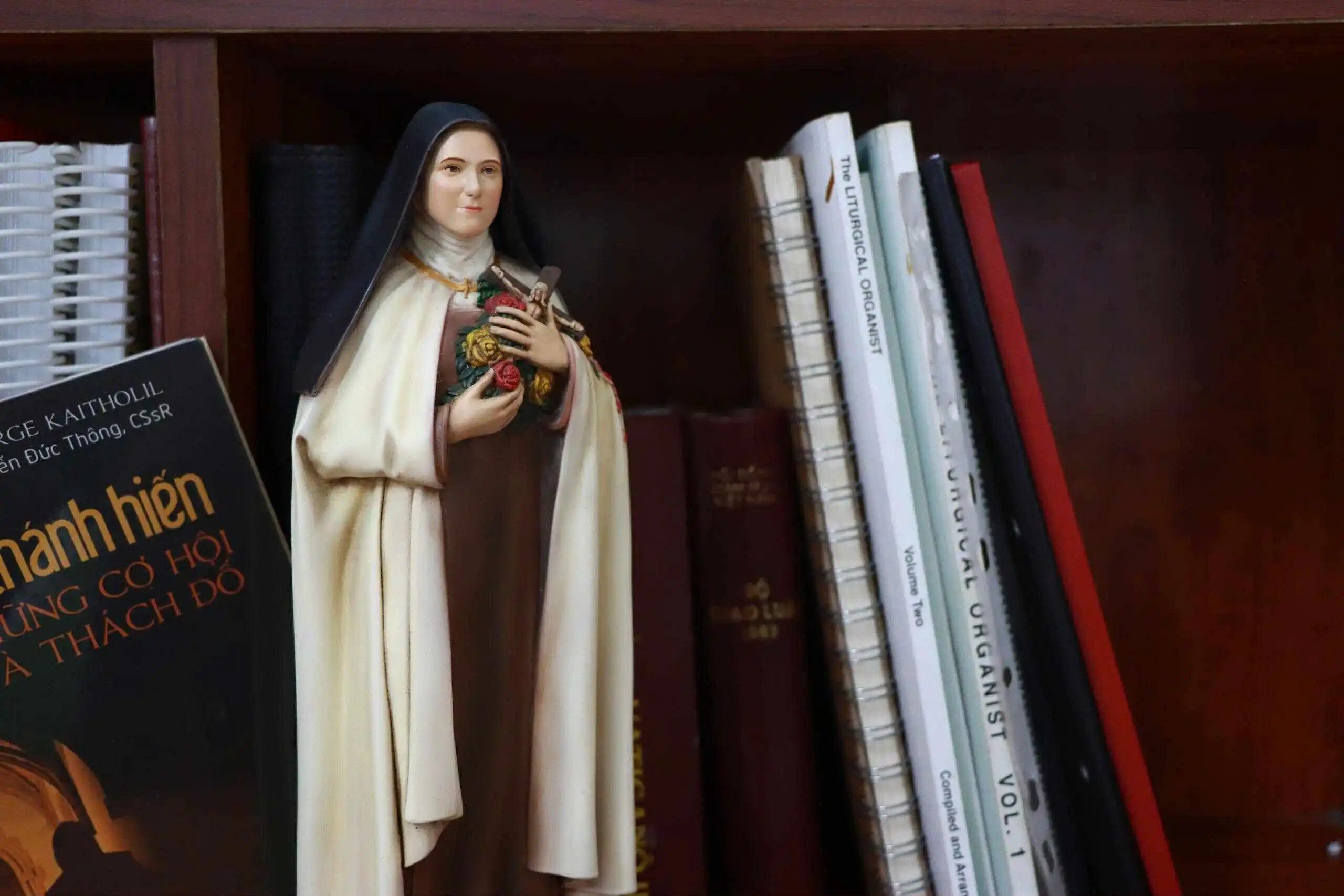 Bàn thờ Chúa - tượng Công giáo Filumena tại Mỹ. Tượng Công giáo Filumena là tượng của Tình thương và Hy vọng. Bản quyền các tác phẩm tượng Công giáo thuộc về Filumena Art, Cộng hòa Pháp. Filumena sáng tác và sản xuất nhiều mẫu tượng Công giáo khác như Tượng Giáng sinh mini, Tượng Chúa hài đồng, Tượng Đức Mẹ La Vang, Tượng Thánh Antôn, Bàn thờ Chúa