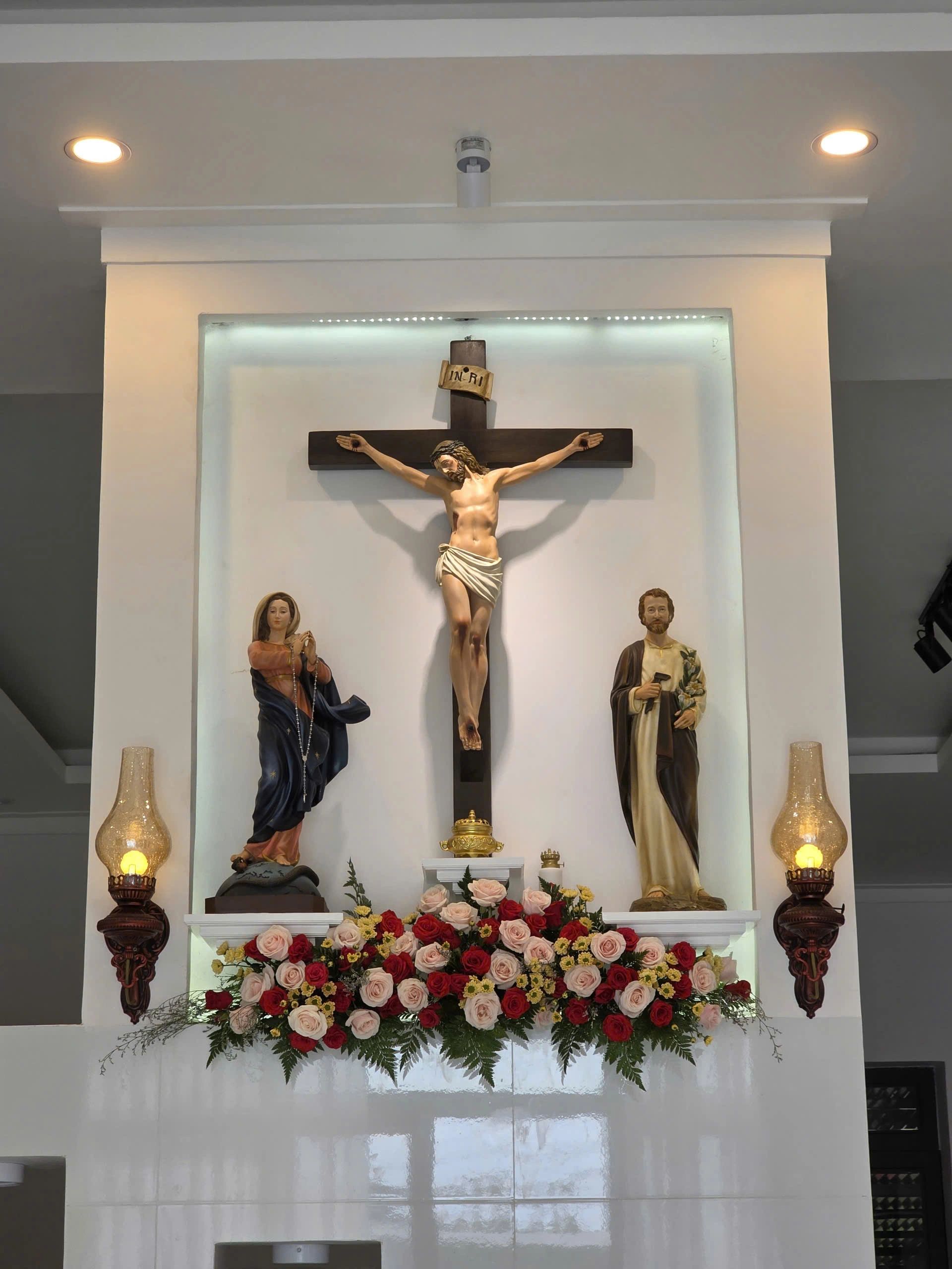 Các mẫu tượng Công giáo và bàn thờ Chúa đẹp của Filumena đang trưng bày tại các Nhà sách Công giáo trên cả nước. Một số mẫu bàn thờ Công giáo đẹp là hình ảnh do quý khách gửi về