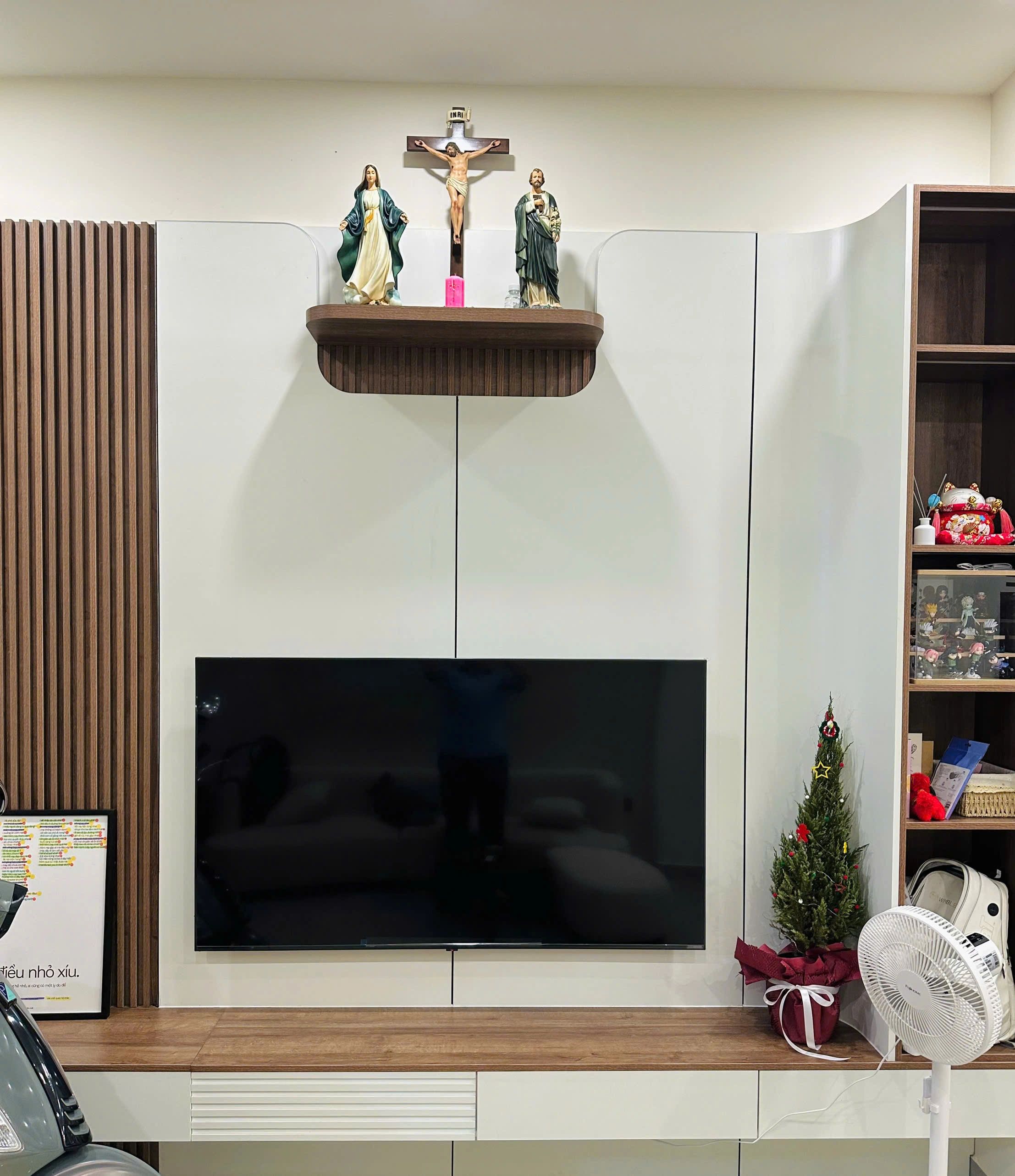 Các mẫu tượng Công giáo và bàn thờ Chúa đẹp của Filumena đang trưng bày tại các Nhà sách Công giáo Hà Nội. Một số mẫu bàn thờ Công giáo đẹp là hình ảnh do quý khách gửi về