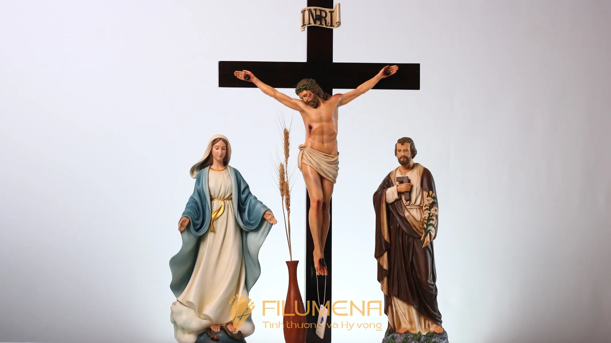 Bàn thờ Chúa - tượng Công giáo Filumena tại Hà Nội. Tượng Công Giáo Filumena được sáng tác bởi các nghệ sĩ Filumena. Mỗi tác phẩm đều là đóng góp của quý vị cho các việc bác ái. Tượng làm bằng chất liệu bột đá tự nhiên và resin, có đủ các kích thước từ 15, 20 cm tới 1m và lớn hơn nữa.