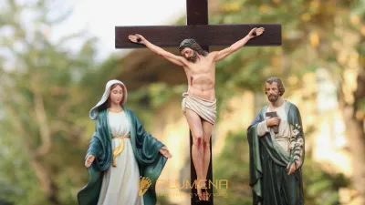 Một số góc nhìn của bàn thờ Chúa 40 cm xanh ô liu để gia đình so sánh cảm giác màu trong không gian sáng.