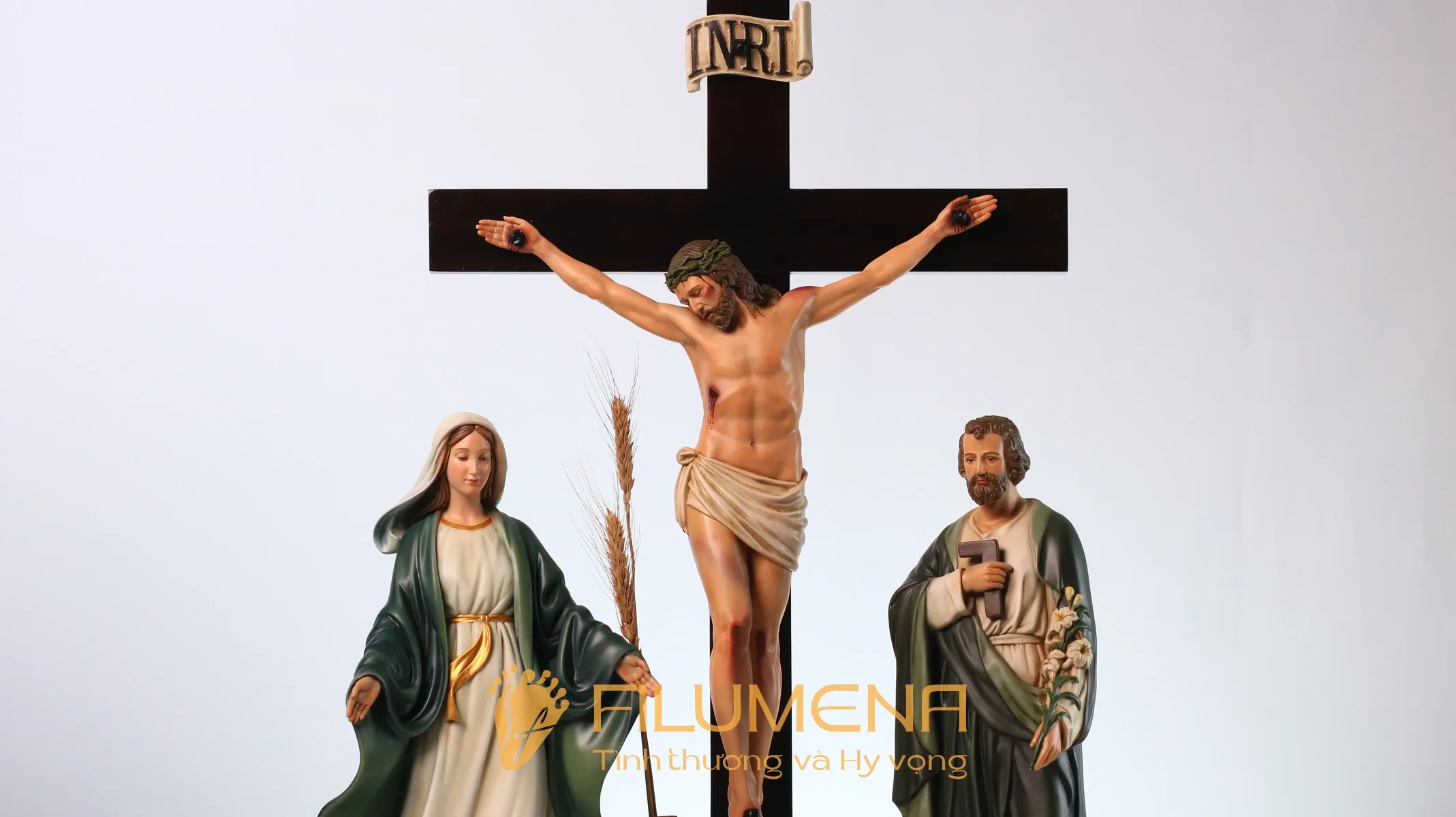 Bàn thờ Công giáo tại TP. Hồ Chí Minh. Tượng Công Giáo Filumena được sáng tác bởi các nghệ sĩ Filumena. Mỗi tác phẩm đều là đóng góp của quý vị cho các việc bác ái. Tượng làm bằng chất liệu bột đá tự nhiên và resin, có đủ các kích thước từ 15, 20 cm tới 1m và lớn hơn nữa.