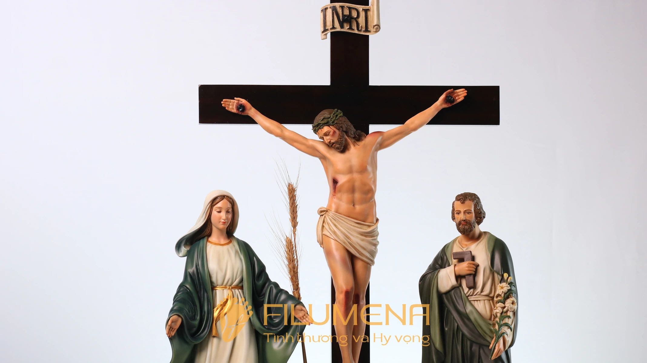Bàn thờ Công giáo tại Nghệ An. Tượng Công giáo Filumena là tượng của Tình thương và Hy vọng. Bản quyền các tác phẩm tượng Công giáo thuộc về Filumena Art, Cộng hòa Pháp. Filumena sáng tác và sản xuất nhiều mẫu tượng Công giáo khác như Tượng Đức Mẹ, Tượng Đức Mẹ Lộ Đức, Tượng Đức Mẹ Fatima, Tượng Đức Mẹ Ban Ơn, Tượng Chúa