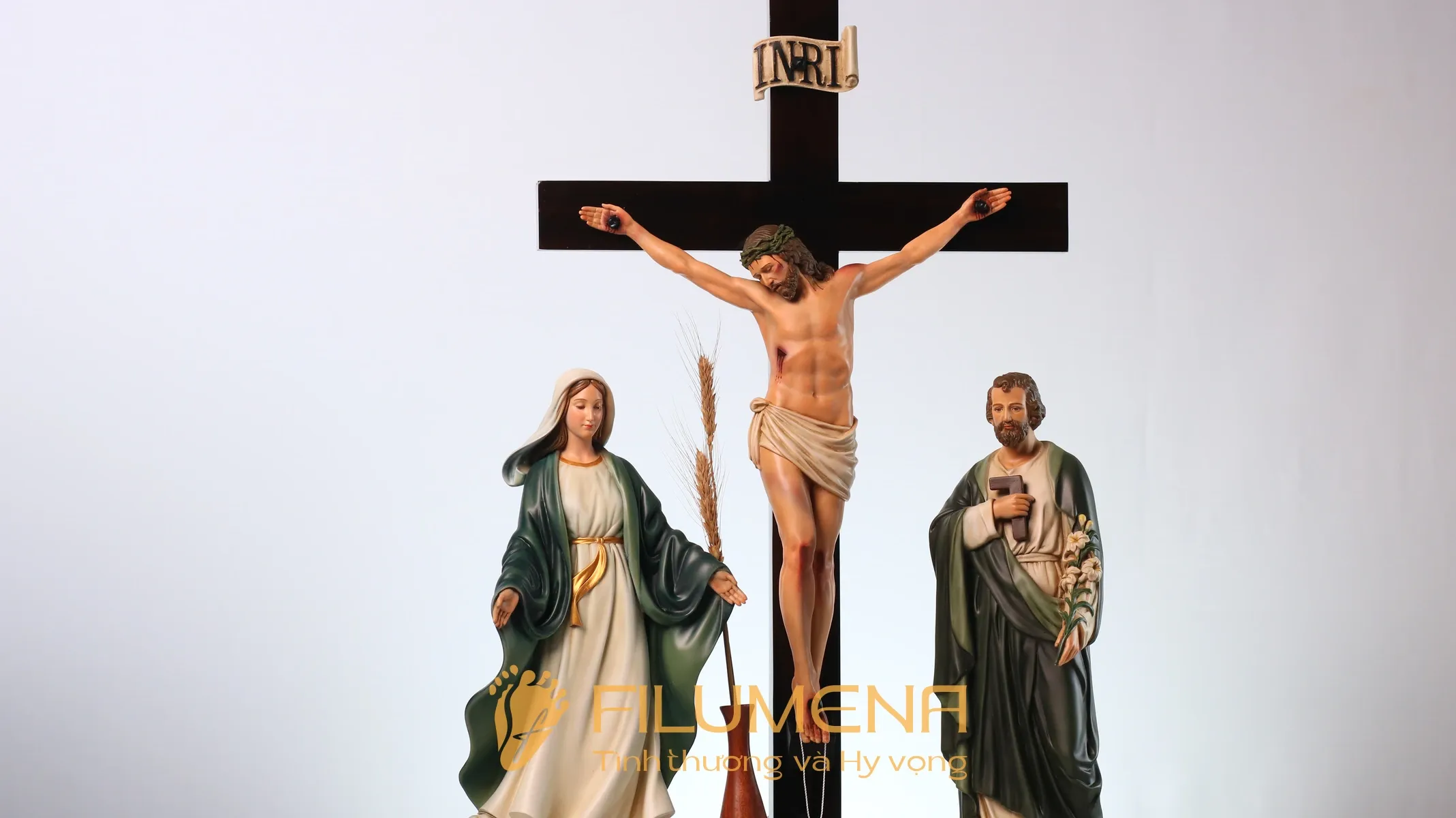 Bàn thờ Công giáo tại Hoa Kỳ. Tượng Công Giáo Filumena được sáng tác bởi các nghệ sĩ Filumena. Mỗi tác phẩm đều là đóng góp của quý vị cho các việc bác ái. Tượng làm bằng chất liệu bột đá tự nhiên và resin, có đủ các kích thước từ 15, 20 cm tới 1m và lớn hơn nữa.