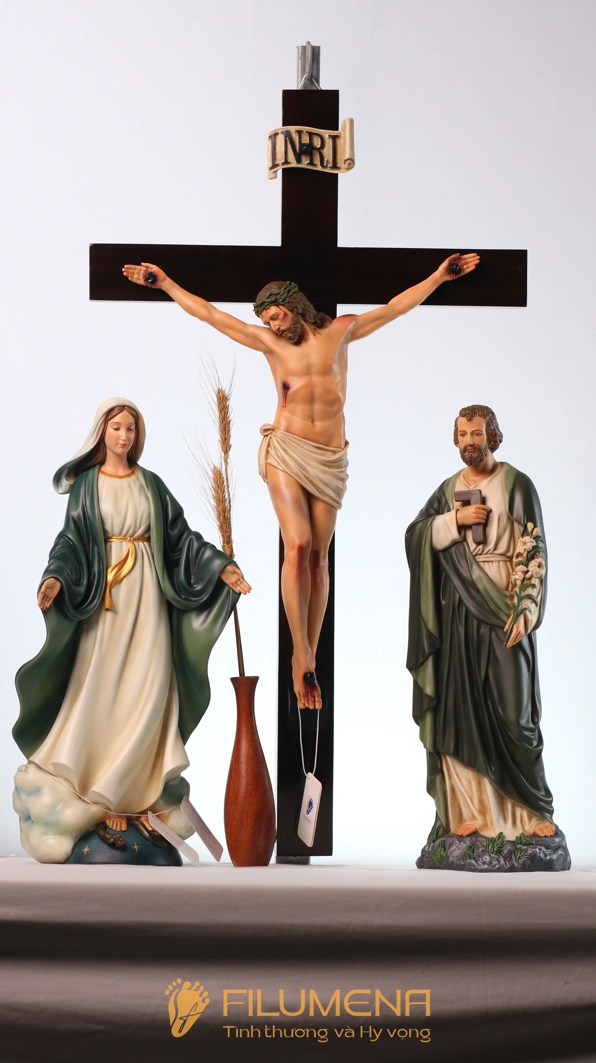 Bàn thờ Công giáo phòng khách do Filumena sáng tác và sản xuất