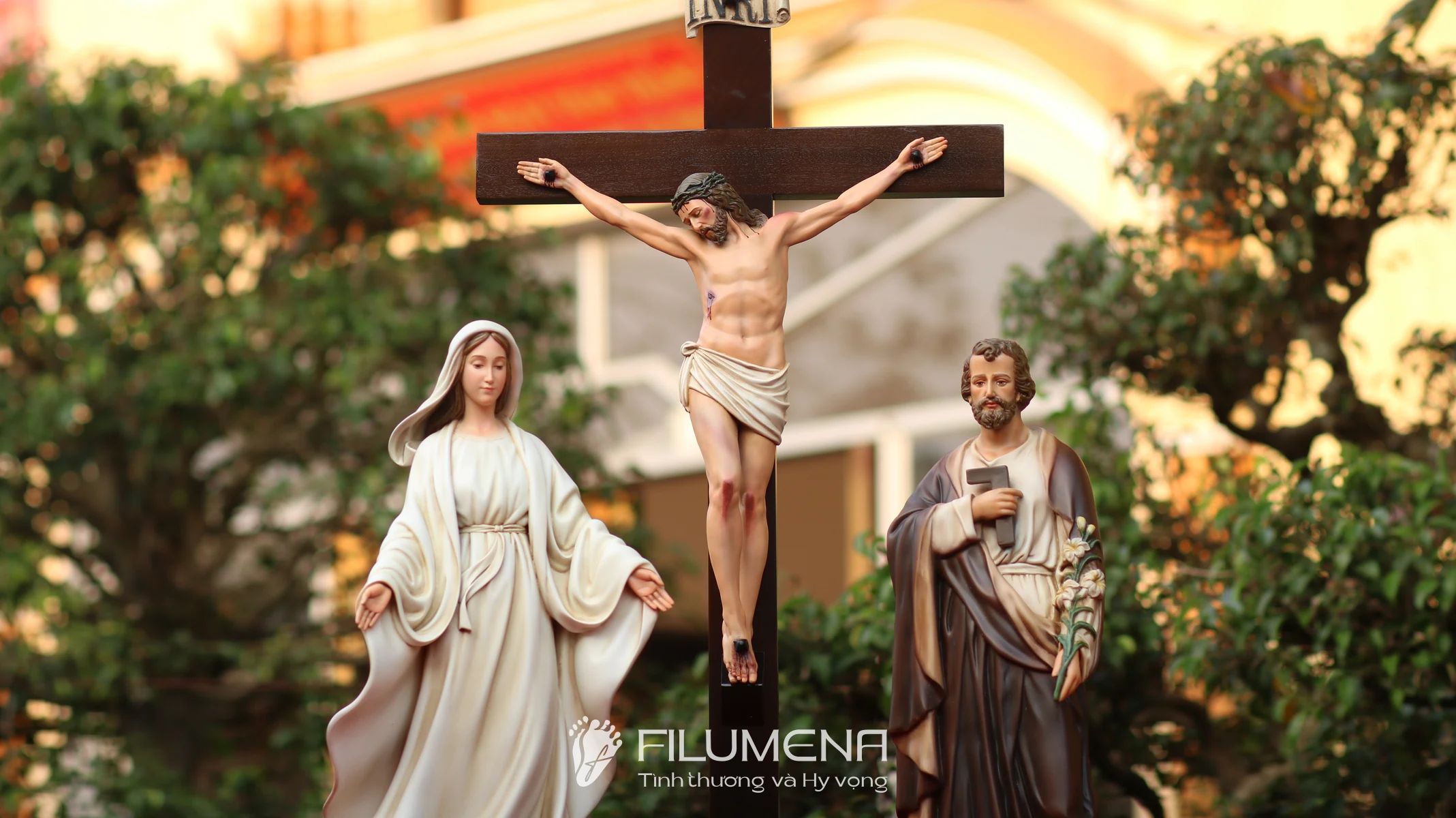 Bàn thờ Công giáo phòng khách do Filumena sáng tác và sản xuất