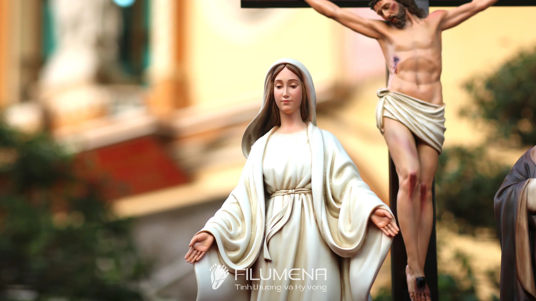 Bàn thờ Chúa phòng khách tại Đền thánh Martino Hố Nai. Tượng Công giáo Filumena là tượng của Tình thương và Hy vọng. Bản quyền các tác phẩm tượng Công giáo thuộc về Filumena Art, Cộng hòa Pháp. Filumena sáng tác và sản xuất nhiều mẫu tượng Công giáo khác như Tượng công giáo đẹp, Tượng công giáo mini, Tượng Chúa Giê-su, Tượng Chúa, Tượng Đức Mẹ Ban Ơn