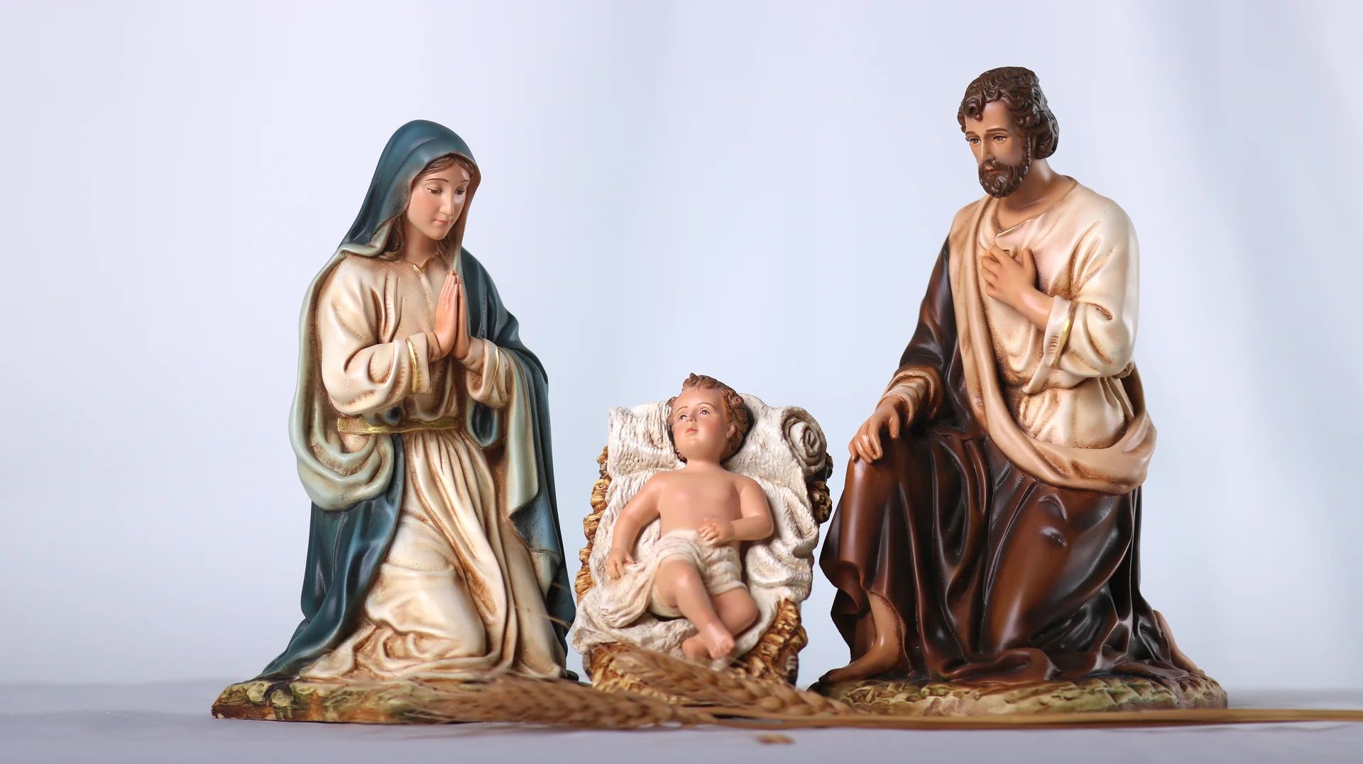 Tượng Giáng sinh mini tại Hà Tĩnh. Tượng Công giáo Filumena là tượng của Tình thương và Hy vọng. Bản quyền các tác phẩm tượng Công giáo thuộc về Filumena Art, Cộng hòa Pháp. Filumena sáng tác và sản xuất nhiều mẫu tượng Công giáo khác như Bàn thờ Chúa và gia tiên, Bàn thờ Chúa, Tượng Giáng sinh, Tượng Chúa Giáng sinh, Bàn thờ Công giáo phòng khách