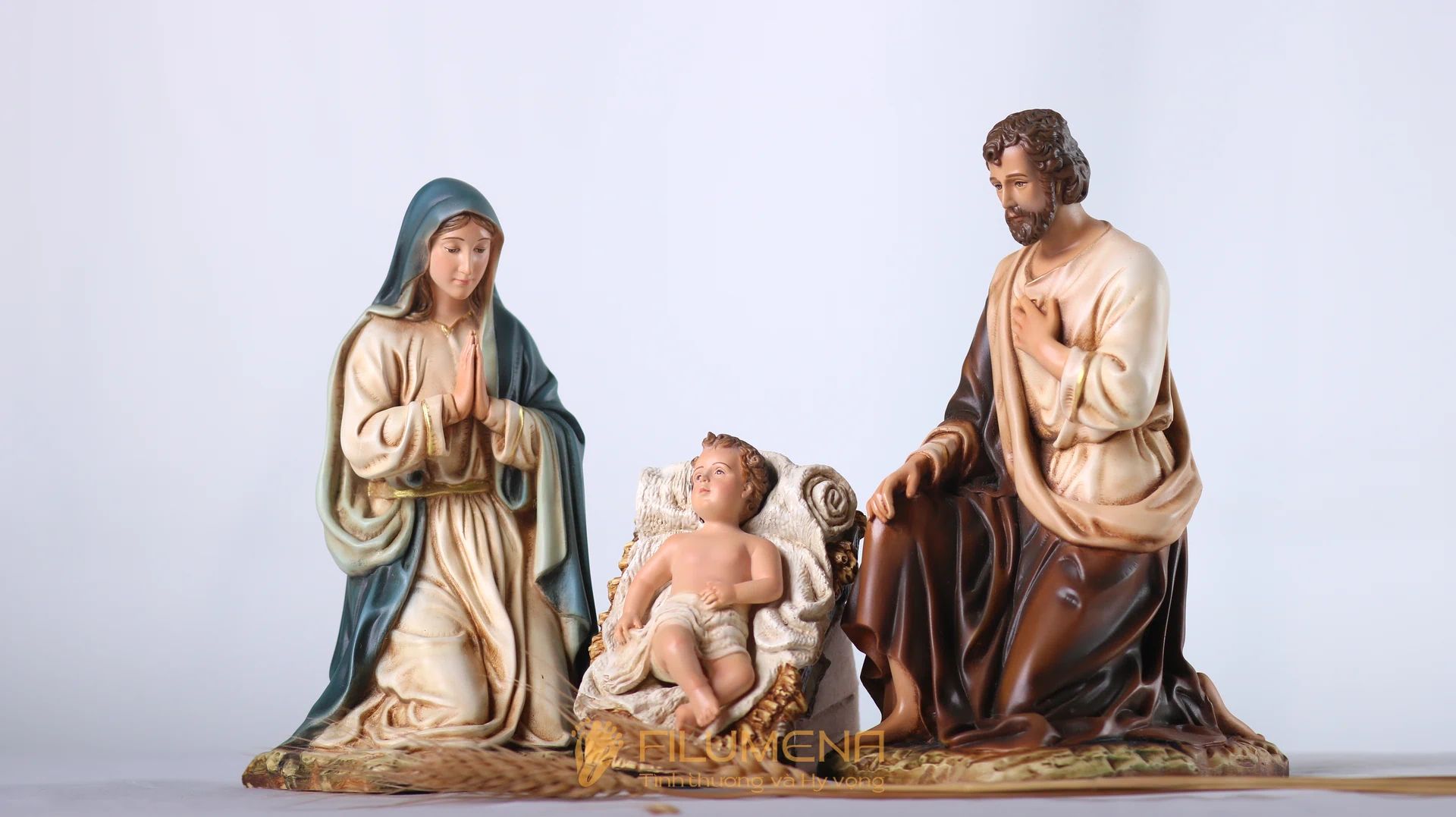 Bộ tượng Giáng sinh mini 20 cm 3 nhân vật tông màu sáng cổ điển