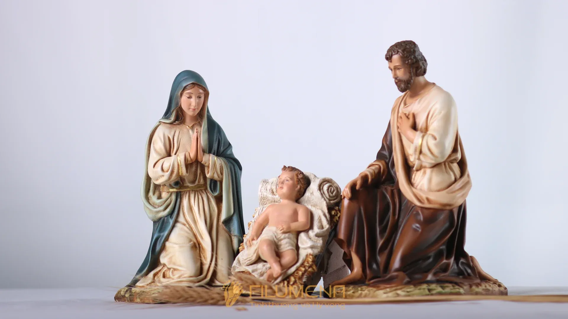 Tượng Giáng sinh mini tại Hố Nai. Tượng Công Giáo Filumena được sáng tác bởi các nghệ sĩ Filumena. Mỗi tác phẩm đều là đóng góp của quý vị cho các việc bác ái. Tượng làm bằng chất liệu bột đá tự nhiên và resin, có đủ các kích thước từ 15, 20 cm tới 1m và lớn hơn nữa.