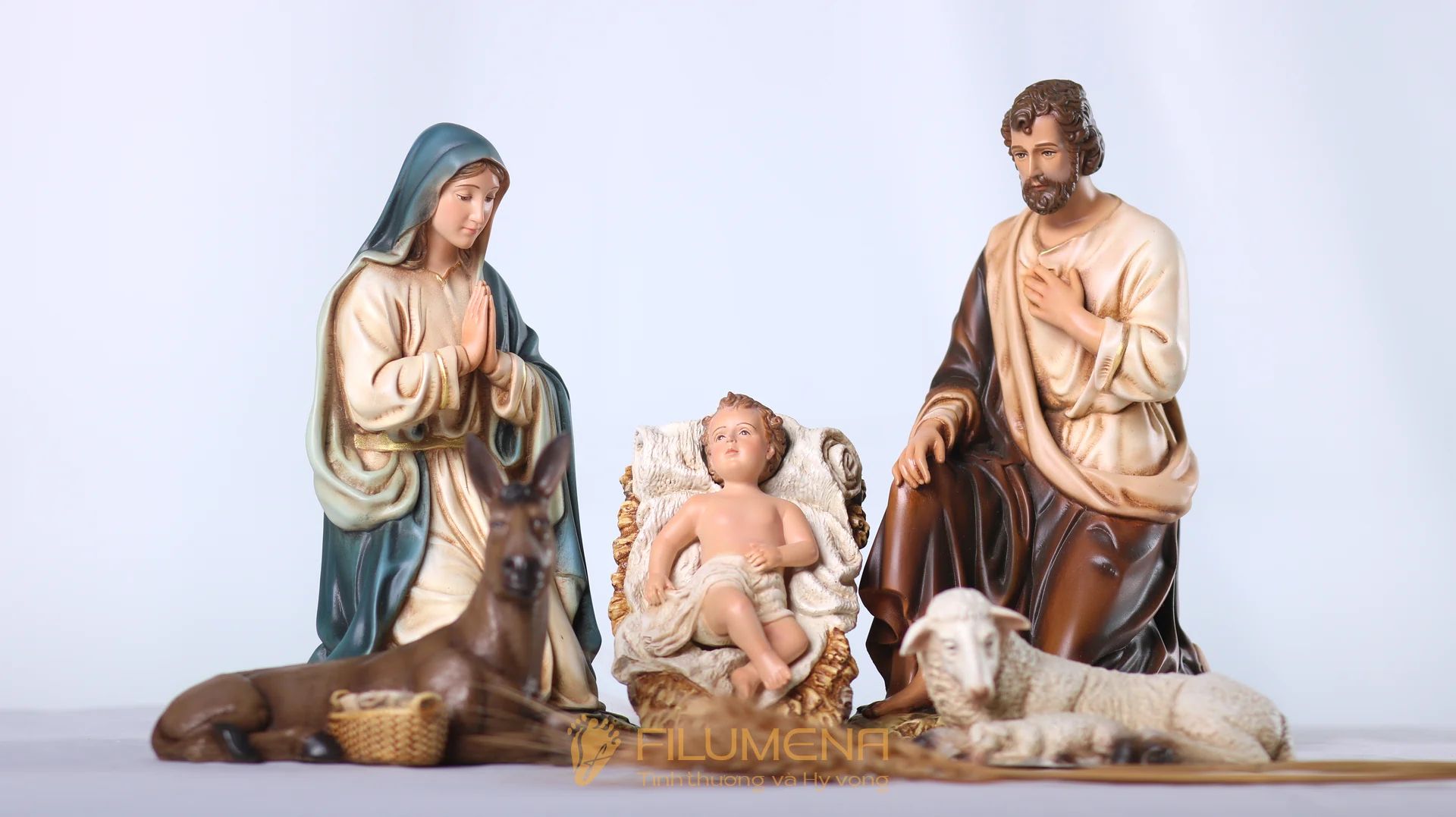 Bộ tượng Giáng sinh 20 cm 5 nhân vật tông màu sáng cổ điển