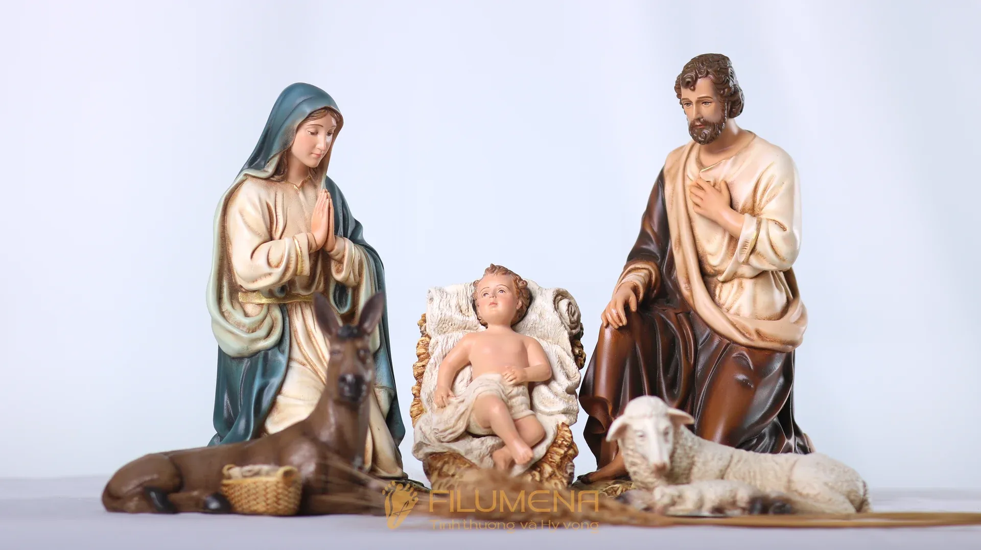 Tượng công giáo mini tại An Giang. Tượng Công Giáo Filumena được sáng tác bởi các nghệ sĩ Filumena. Mỗi tác phẩm đều là đóng góp của quý vị cho các việc bác ái. Tượng làm bằng chất liệu bột đá tự nhiên và resin, có đủ các kích thước từ 15, 20 cm tới 1m và lớn hơn nữa.