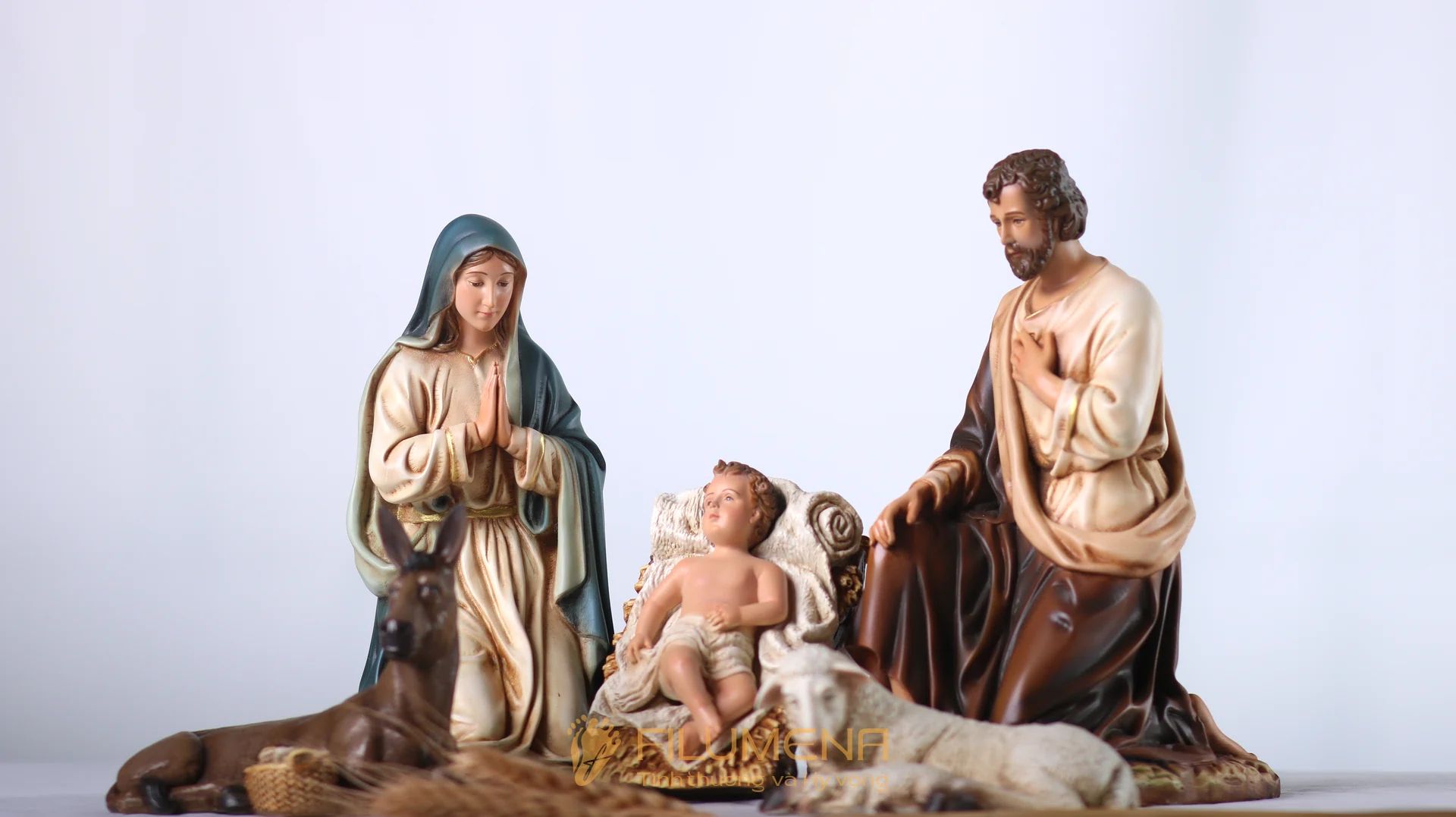 Bộ tượng Giáng sinh 20 cm 5 nhân vật tông màu sáng cổ điển