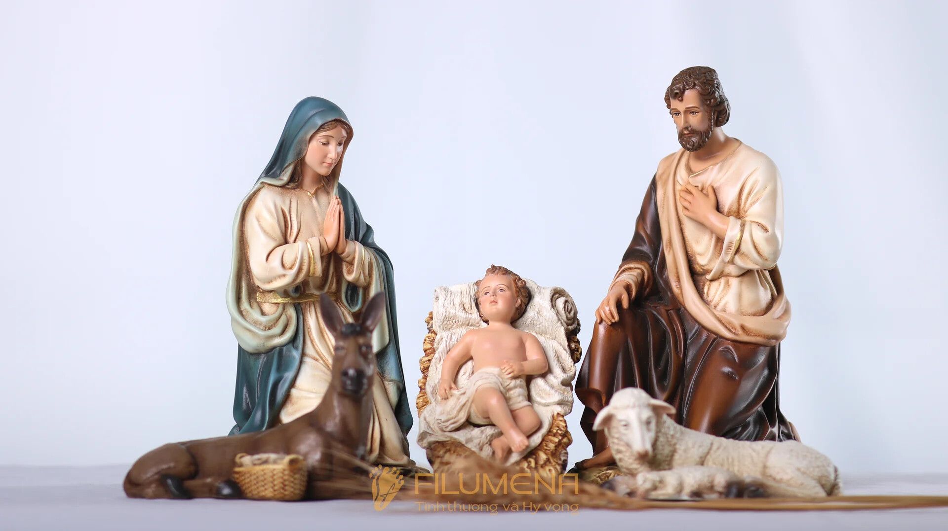 Tượng Giáng sinh mini tại Đền thánh Martino Hố Nai. Tượng Công giáo Filumena là tượng của Tình thương và Hy vọng. Bản quyền các tác phẩm tượng Công giáo thuộc về Filumena Art, Cộng hòa Pháp. Filumena sáng tác và sản xuất nhiều mẫu tượng Công giáo khác như Tượng Đức Mẹ Ban Ơn, Tượng Đức Mẹ Fatima, Tượng Đức Mẹ Lộ Đức, Tượng Đức Mẹ, Tượng Mẹ Maria