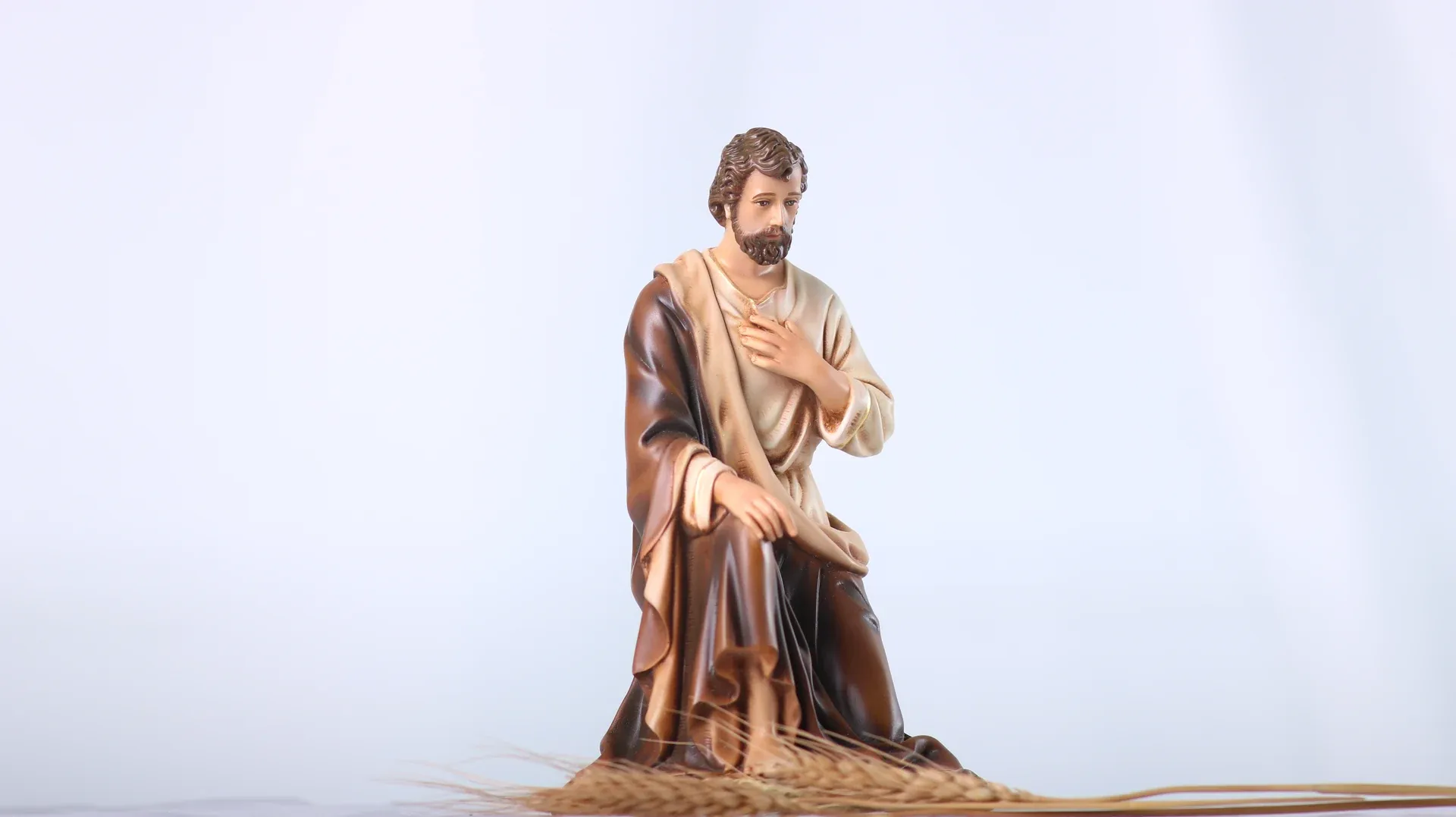 Tượng Giáng sinh mini tại Nhà sách Đức Bà Hòa Bình Sài Gòn. Tượng Công Giáo Filumena được sáng tác bởi các nghệ sĩ Filumena. Mỗi tác phẩm đều là đóng góp của quý vị cho các việc bác ái. Tượng làm bằng chất liệu bột đá tự nhiên và resin, có đủ các kích thước từ 15, 20 cm tới 1m và lớn hơn nữa.