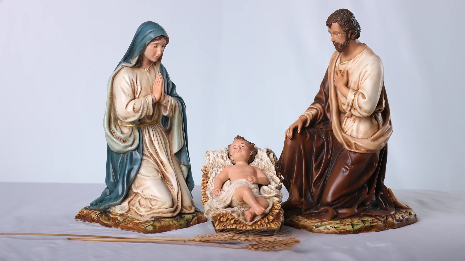 Bộ tượng Giáng sinh 30 cm 3 nhân vật tông màu sáng cổ điển