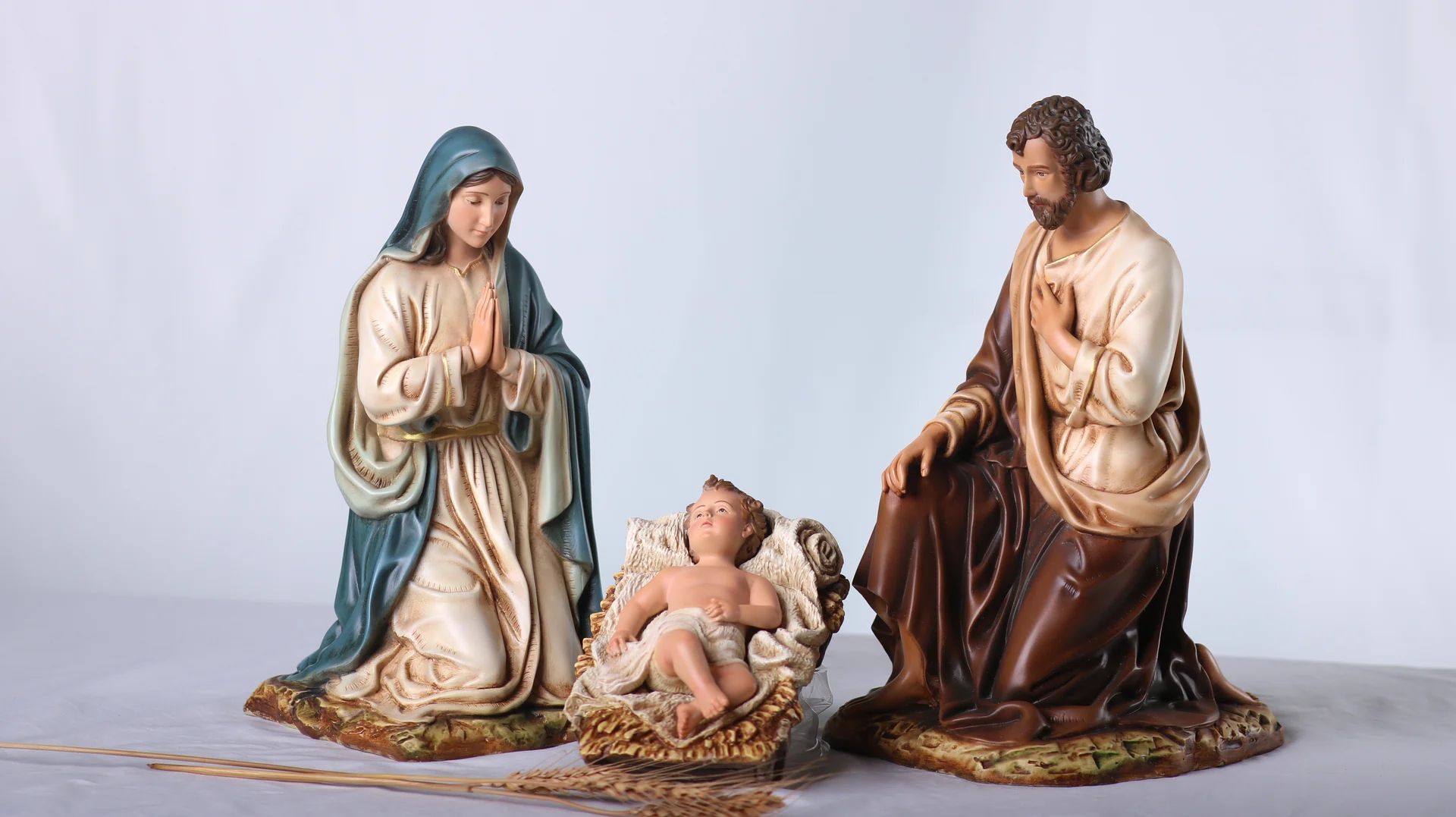 Bộ tượng Giáng sinh 30 cm 3 nhân vật tông màu sáng cổ điển