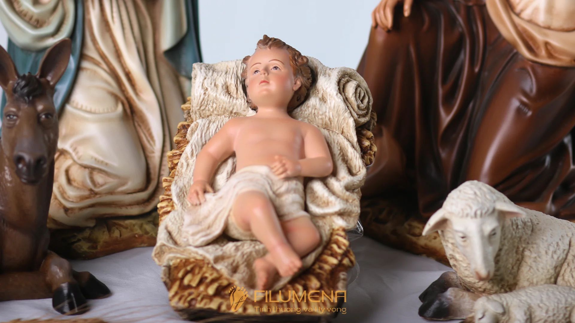 Bộ tượng Giáng Sinh 30 cm với Chúa Hài Đồng, Đức Mẹ, Thánh Giuse, chiên và lừa