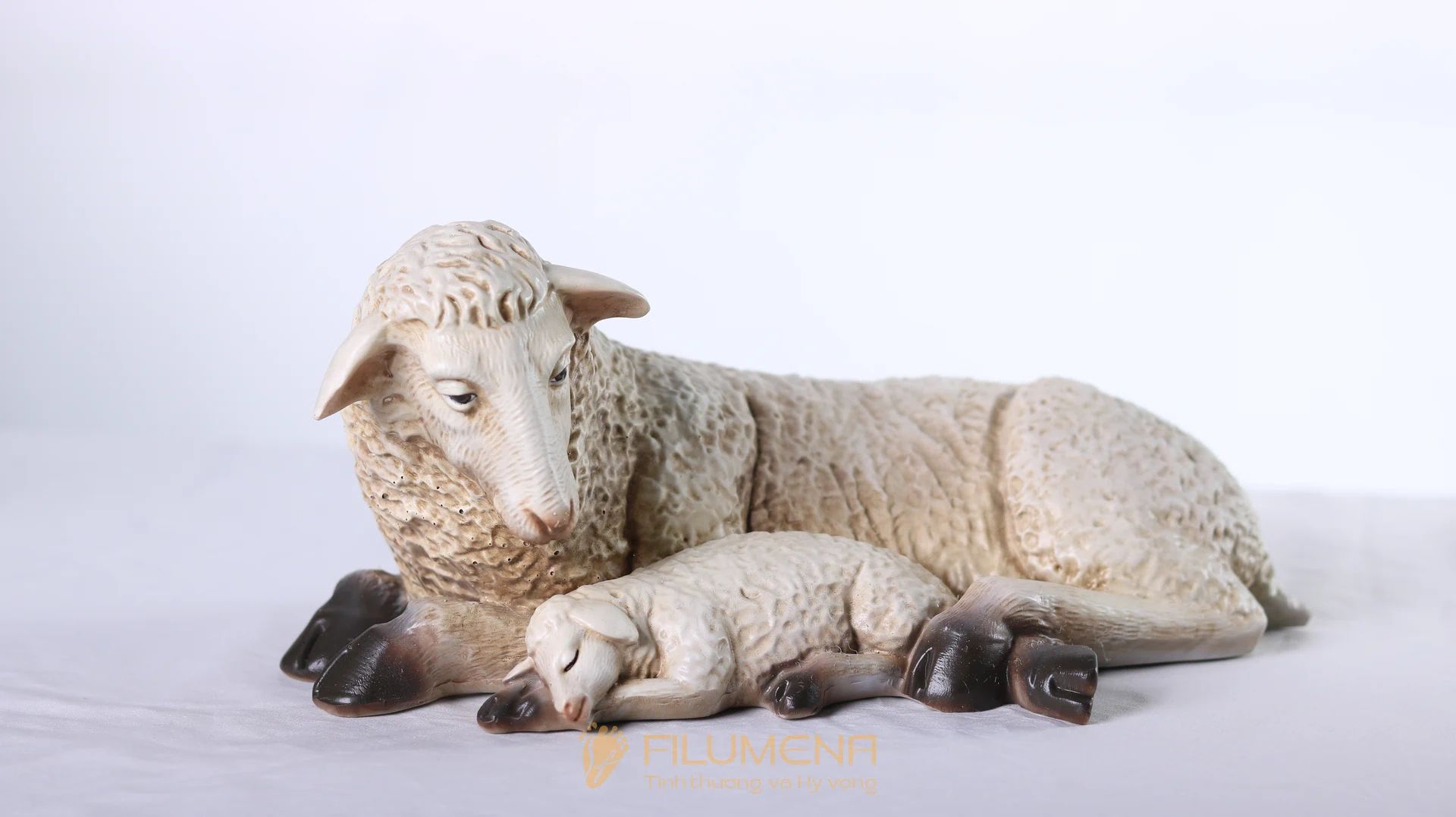Bộ tượng Giáng sinh 50 cm tông màu sáng cổ điển do Filumena sáng tác