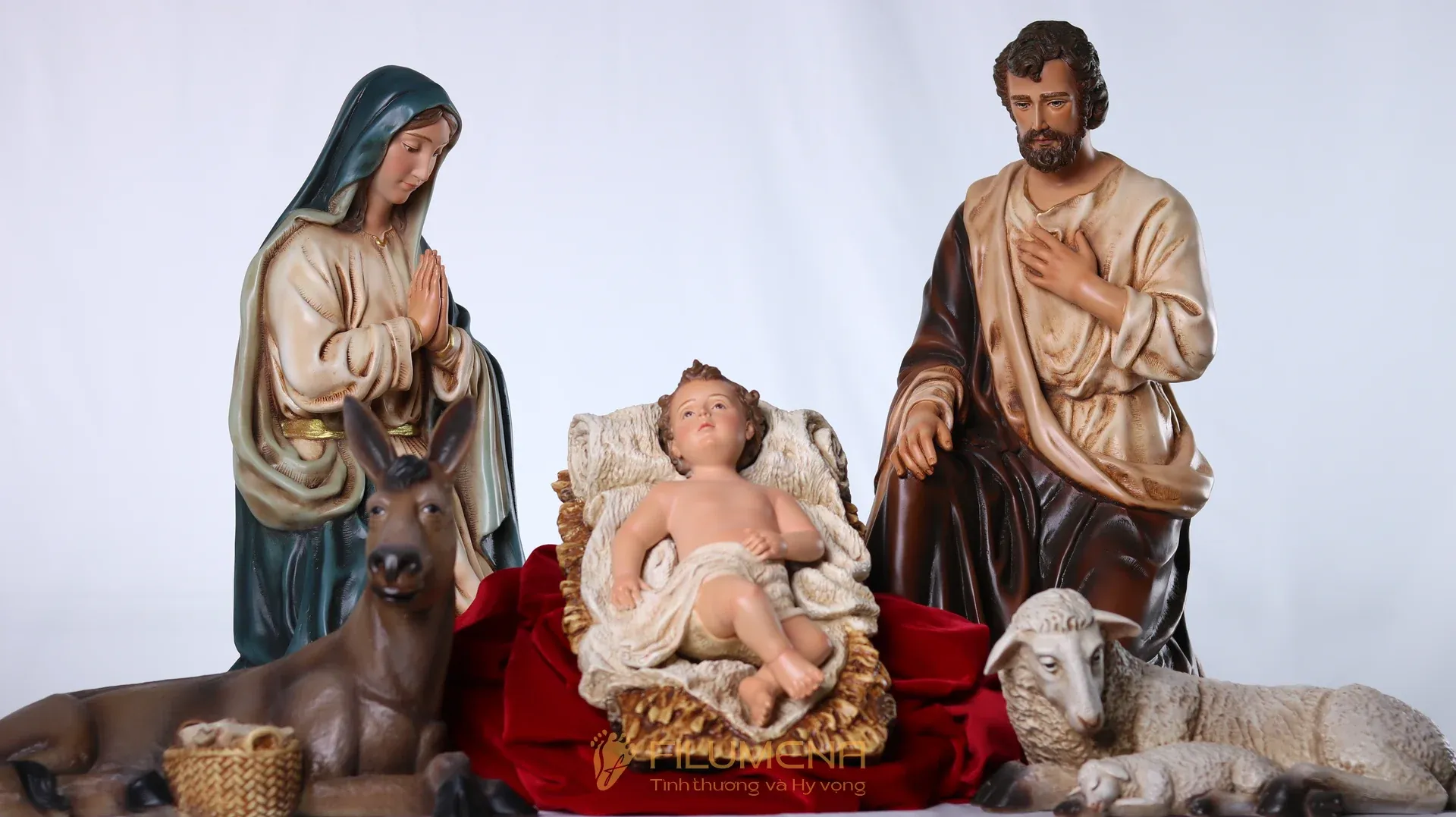 Tượng Mẹ Maria tại Hà Nội. Tượng Công Giáo Filumena được sáng tác bởi các nghệ sĩ Filumena. Mỗi tác phẩm đều là đóng góp của quý vị cho các việc bác ái. Tượng làm bằng chất liệu bột đá tự nhiên và resin, có đủ các kích thước từ 15, 20 cm tới 1m và lớn hơn nữa.